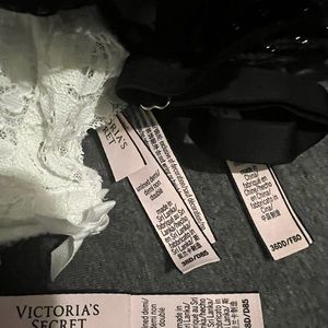 Victoria secret bra use a few times in very great condition wash and clean!